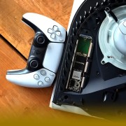 Wie installiere ich eine M5-SSD in der PS2-Konsole?